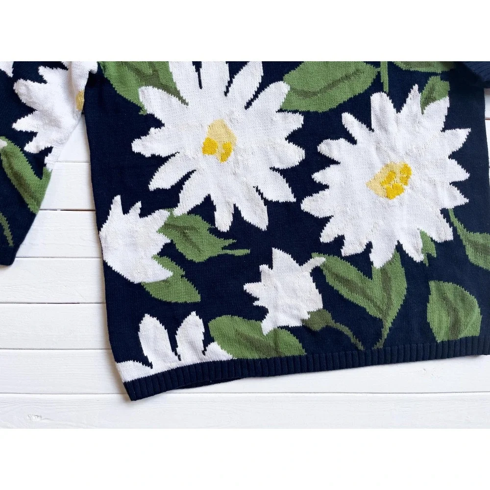 vtg Jones New York navy‎ blue white daisy floral cottagecore cotton sweater